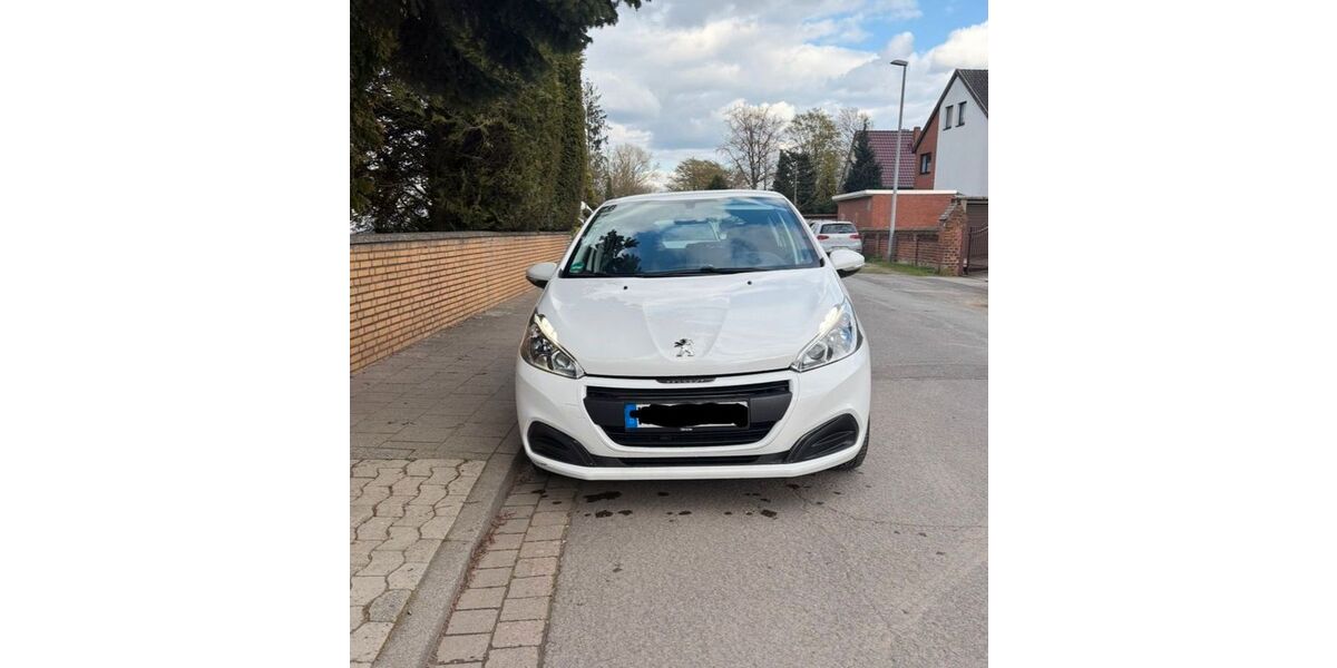 Peugeot 208 121.800 km 4.900 &euro; Hannover 30419