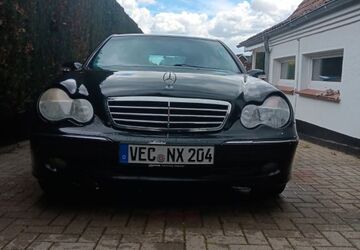 Mercedes-Benz 220 215.000 km 2.000 &euro; Damme 49401