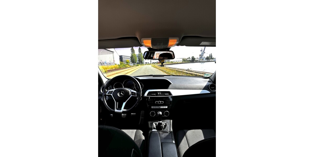 Mercedes-Benz 220 261.498 km 8.500 &euro; Hannover 30159