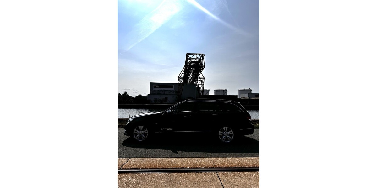 Mercedes-Benz 220 261.498 km 8.500 &euro; Hannover 30159