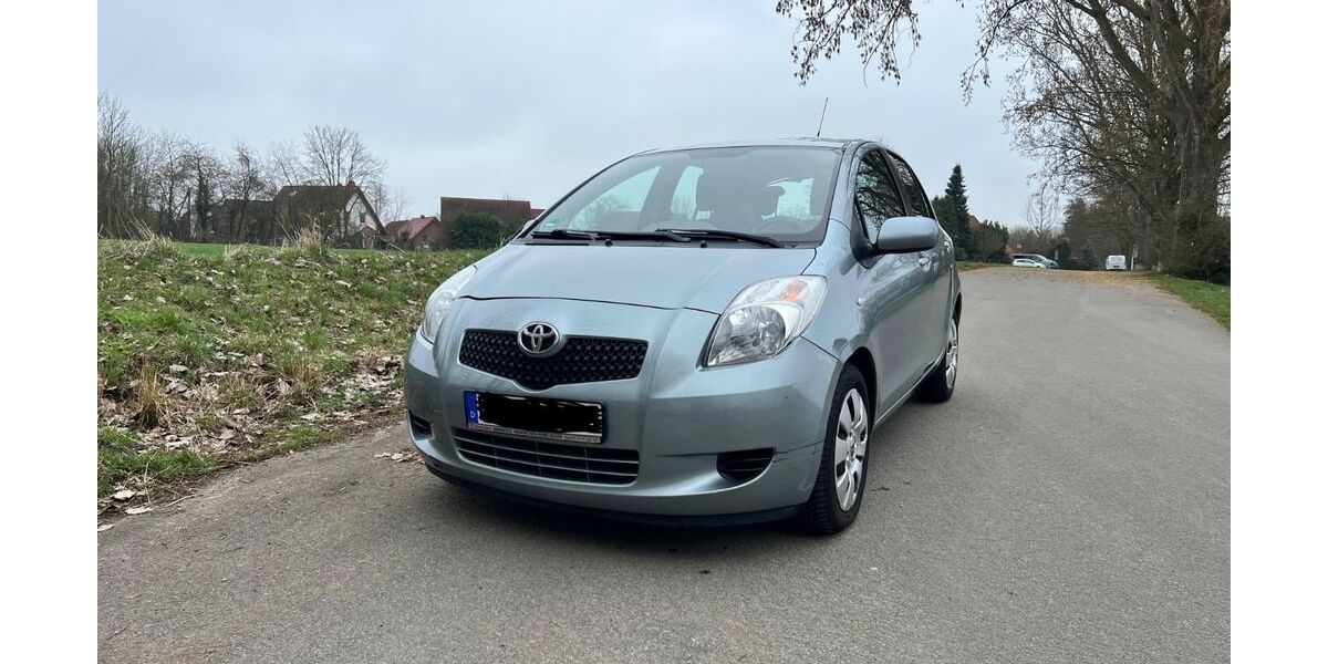 Toyota Yaris 99.999 km 3.200 &euro; Sarstedt 31157