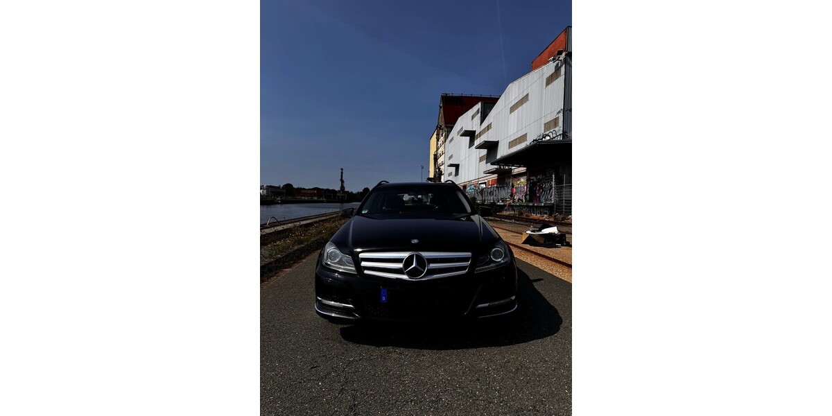 Mercedes-Benz 220 261.498 km 8.500 &euro; Hannover 30159