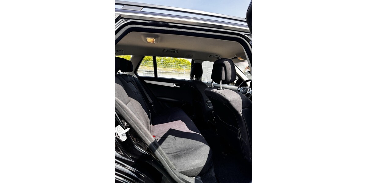 Mercedes-Benz 220 261.498 km 8.500 &euro; Hannover 30159