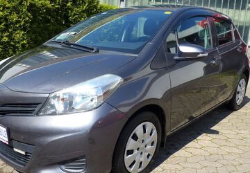 Toyota Yaris 97.000 km 8.200 &euro; Hannover 30179