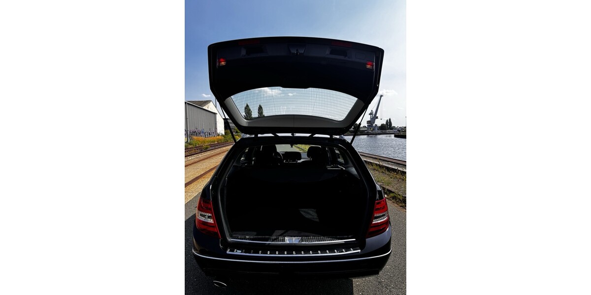 Mercedes-Benz 220 261.498 km 8.500 &euro; Hannover 30159